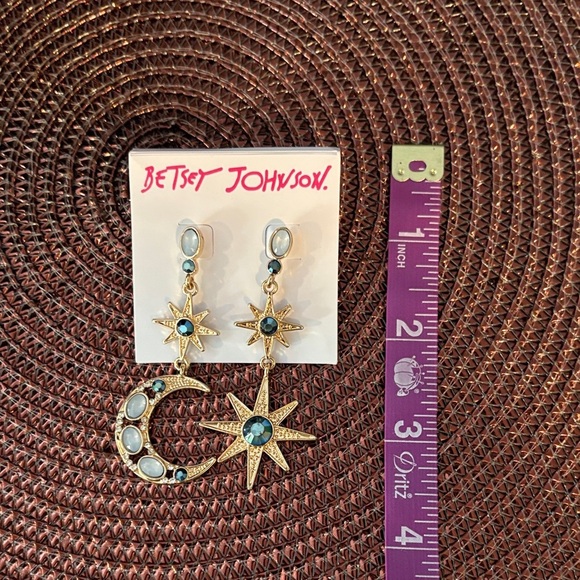 🆕 Betsey Johnson Blue Crescent Moon & Star Asymmetrical Earrings - Picture 5 of 9